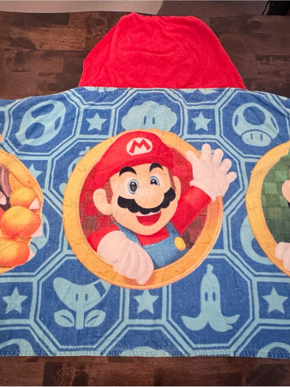 Nintendo Super Mario Hooded Towel - Red & Blue